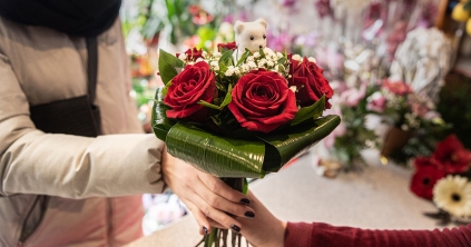 Csíkszeredai árus: egyre kevesebbet költenek a férfiak virágra Valentin-napon